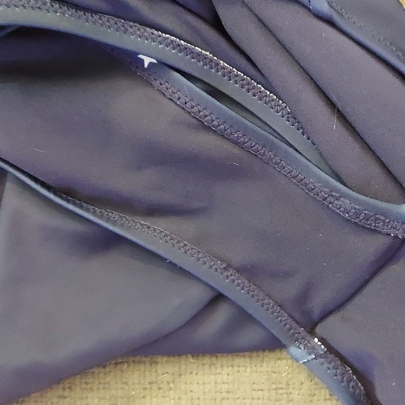 OLD NAVY One Piece V Neck Ruffle Trim Cutout One Piece Swimsuit in Navy - Picture 8 of 14